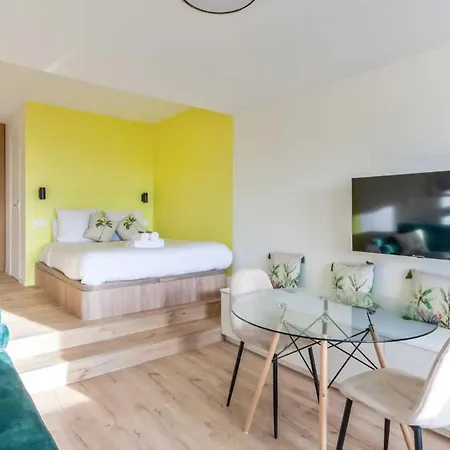 Beautiful Renovated On Port De Apartament Deauville