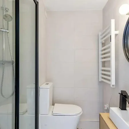 Beautiful Renovated On Port De Apartment